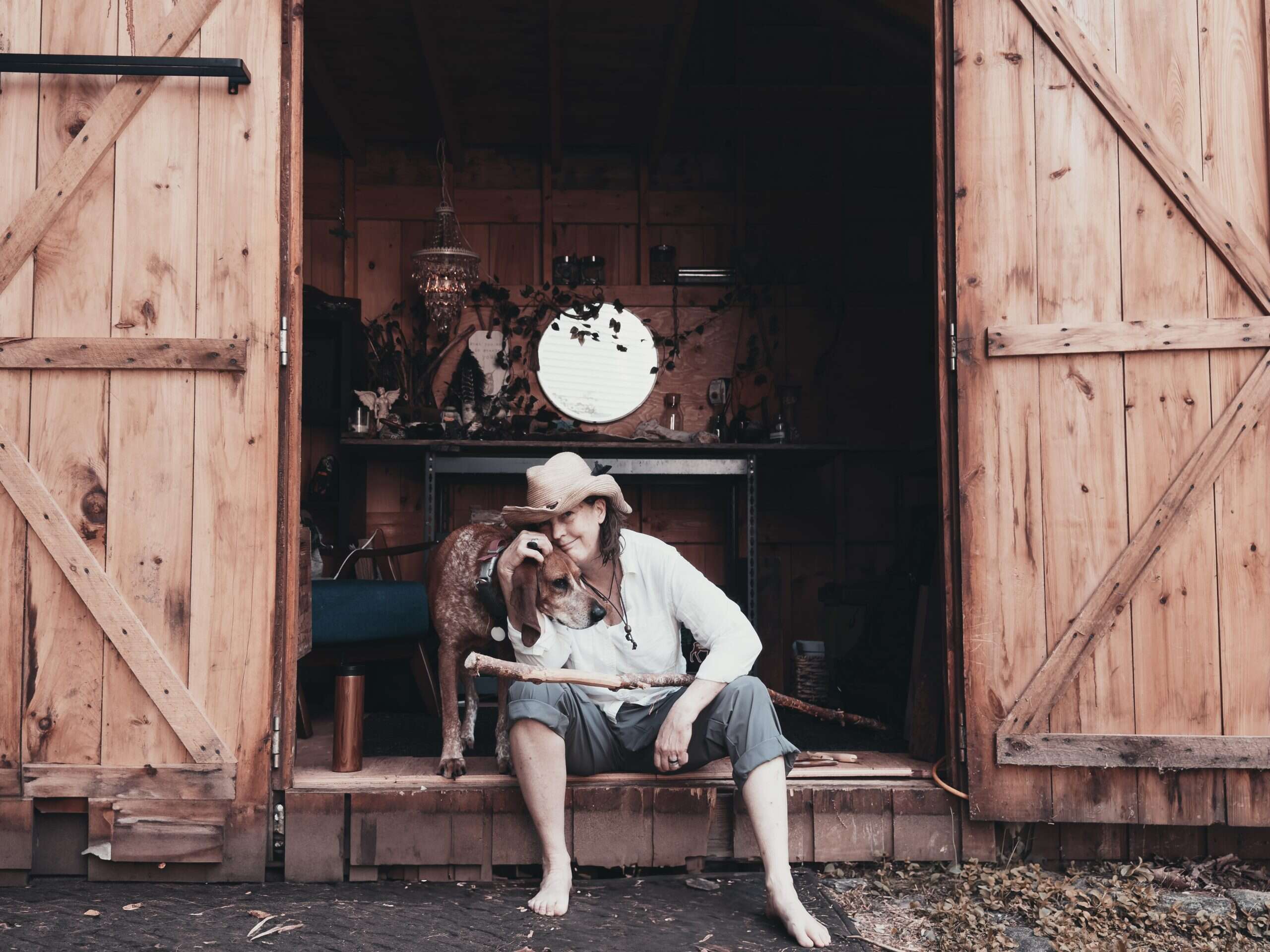 Dakota and Navi sitting in the Bone Hut